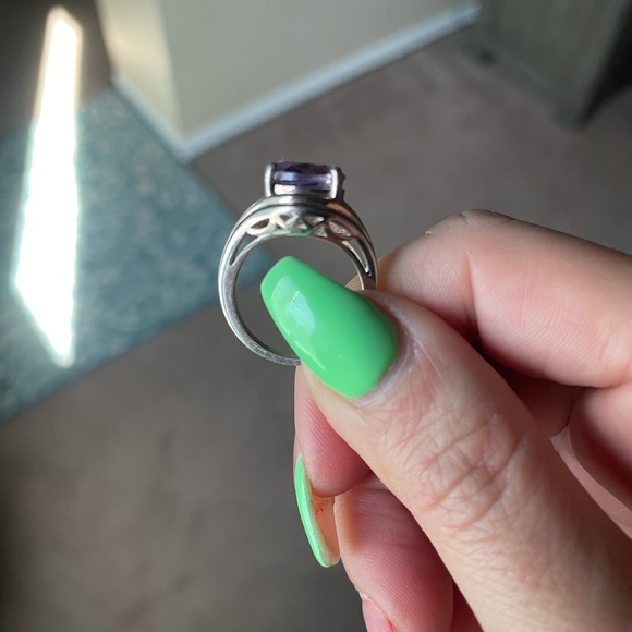 Beautiful statement ring 💍 💜 - Picture 7 of 7